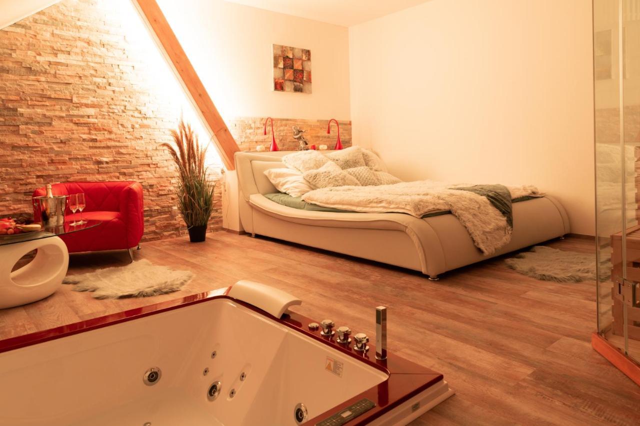 Romantický wellness suite hotel Heinz Dobris Exterior foto