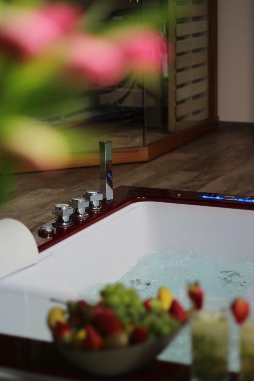 Romantický wellness suite hotel Heinz Dobris Exterior foto