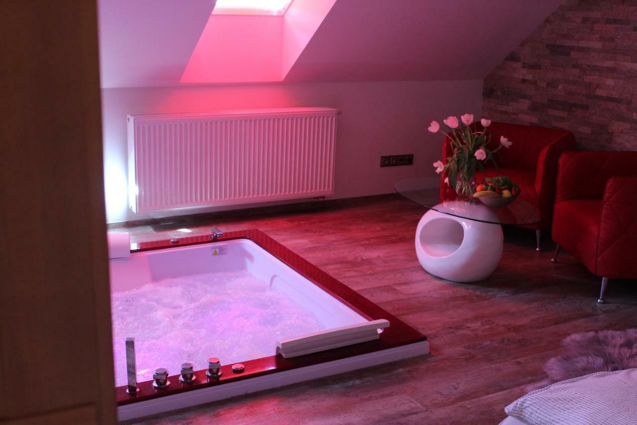 Romantický wellness suite hotel Heinz Dobris Exterior foto