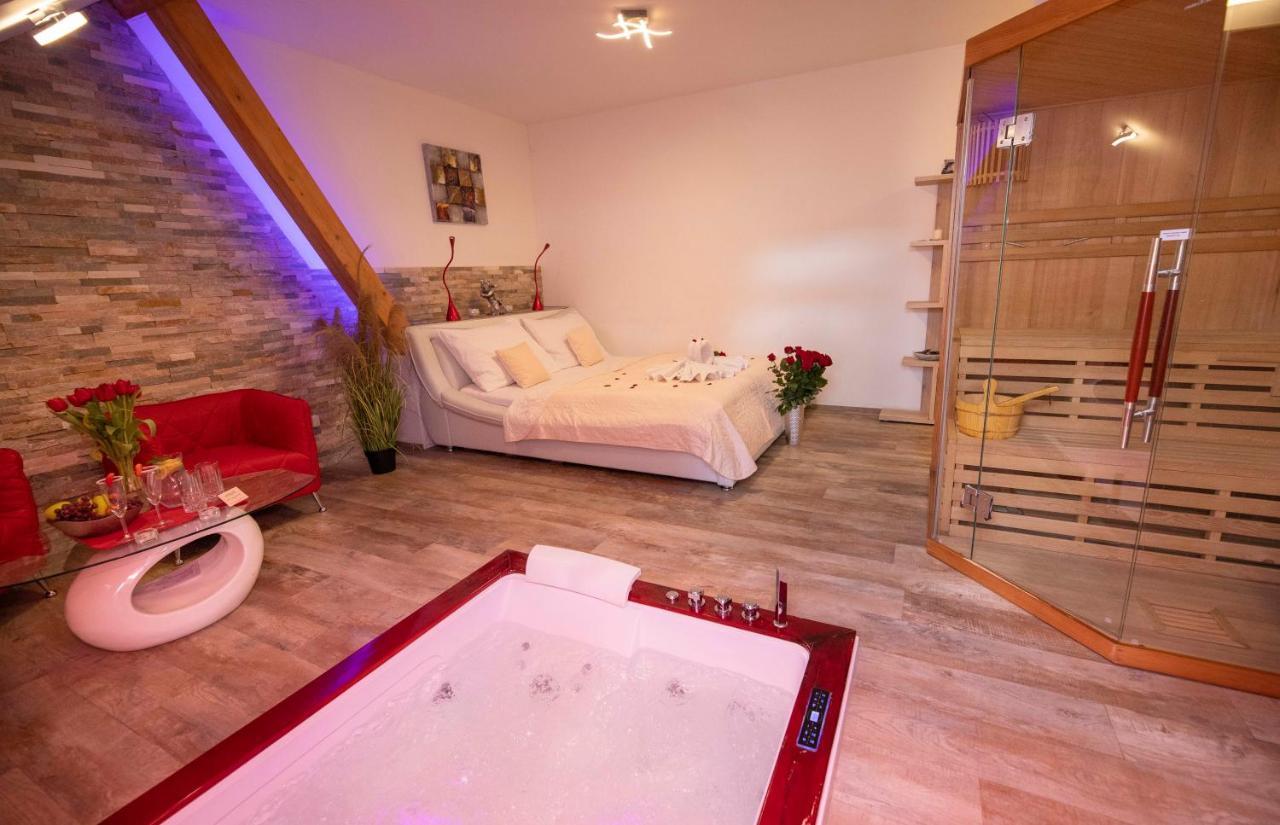 Romantický wellness suite hotel Heinz Dobris Exterior foto